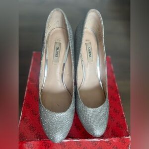🌞 3 for  $15  Guess Elsea shoe/8 Metallic Silver Round Toe Stiletto Heel Pump 👠